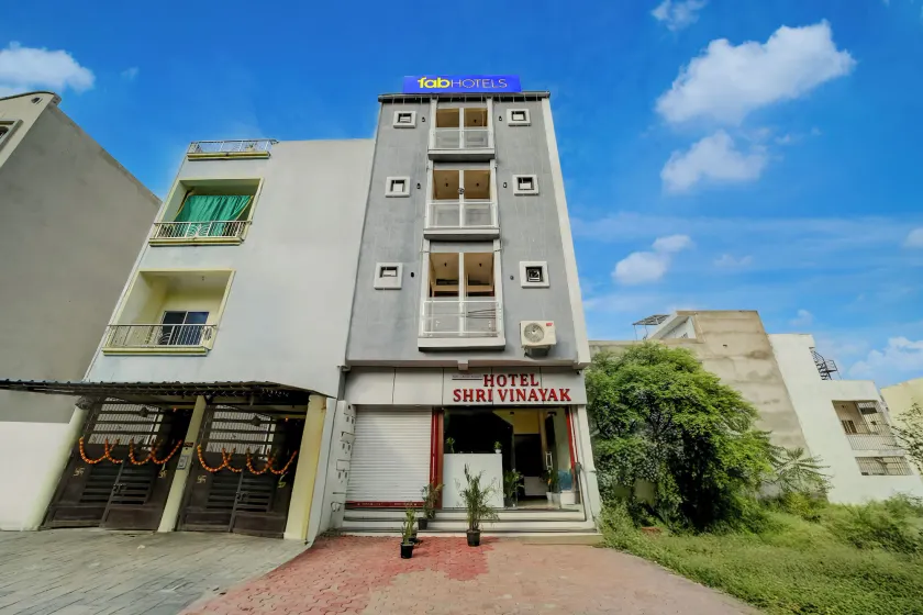 FabHotel Shri Vinayak - Image 1