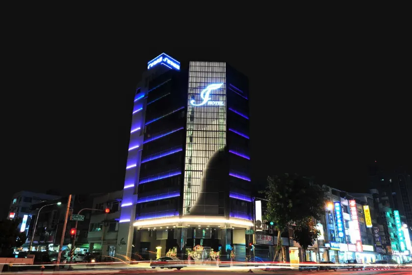 J-HOTEL - Image 1
