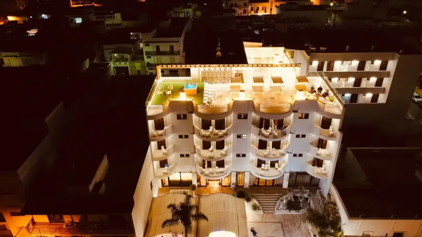 Hotel Riva Del Sole - Image 1