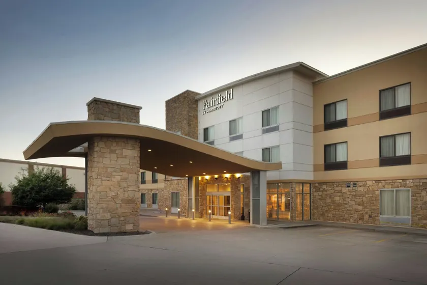 Fairfield Inn & Suites by Marriott Lincoln Southeast - Image 1
