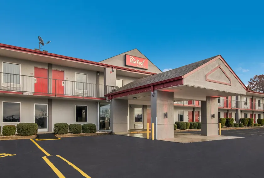 Red Roof Inn & Suites Jackson, TN - Image 1