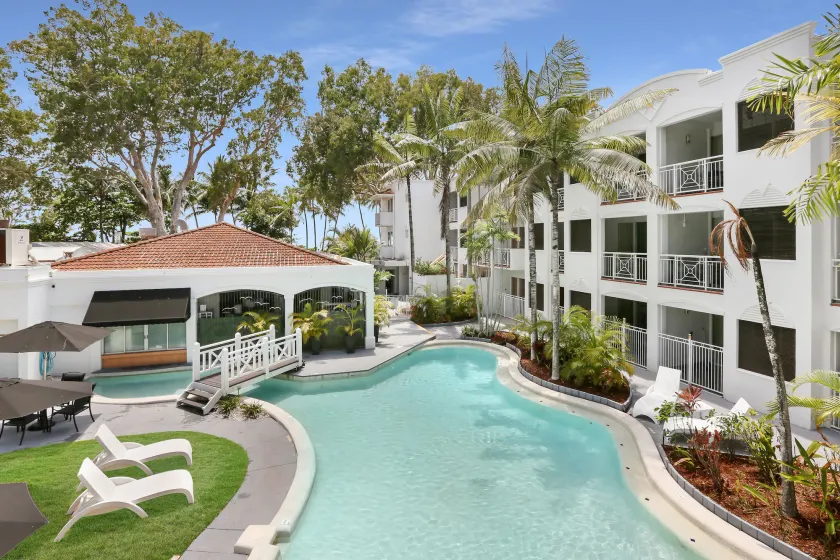 Alassio Beachfront Apartments Palm Cove - Image 1