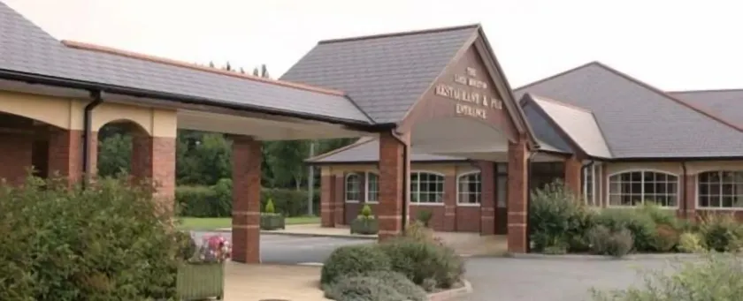 Moreton Park Hotel - Image 1
