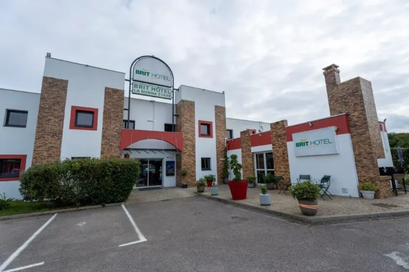 Brit Hotel La Bonne Etape - Image 1