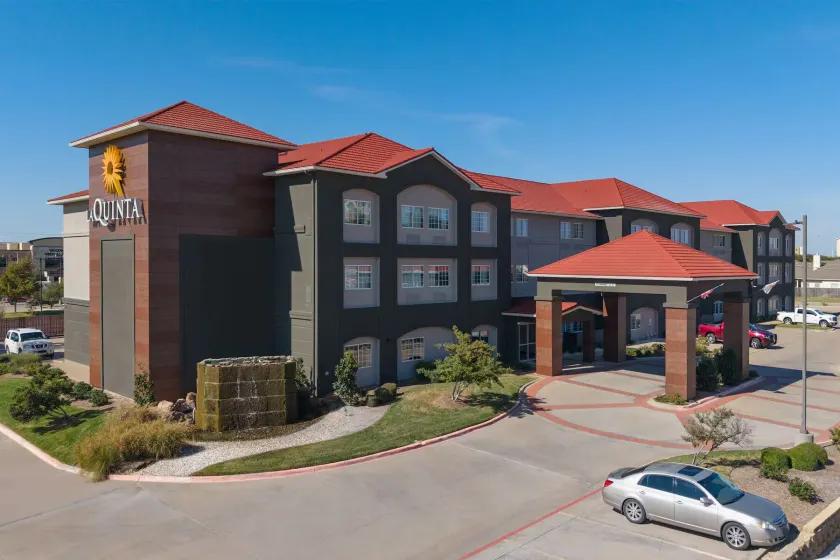 La Quinta by Wyndham Woodway - Waco South - Image 1