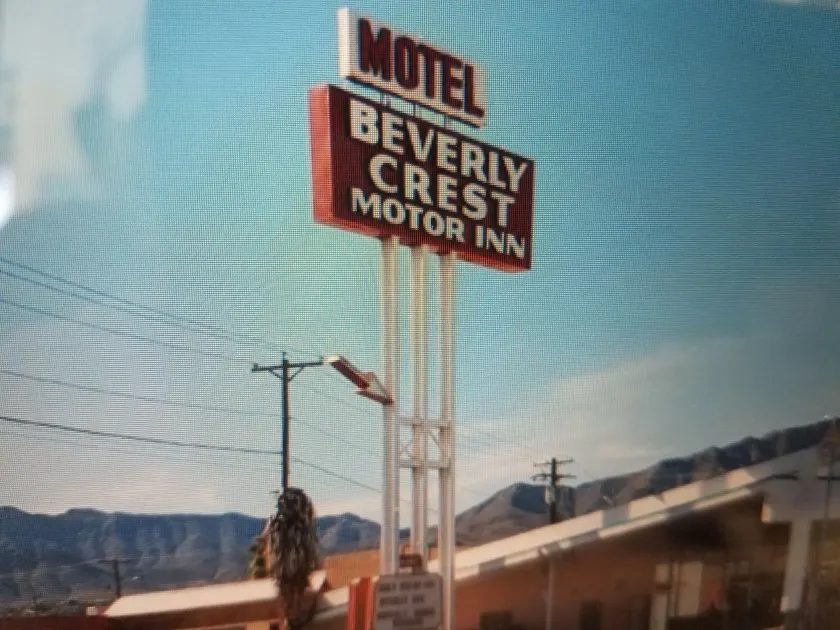 Beverly Crest Motor Inn - Image 1