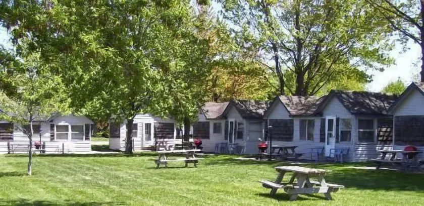 Lakeside Motor Lodge - Image 1