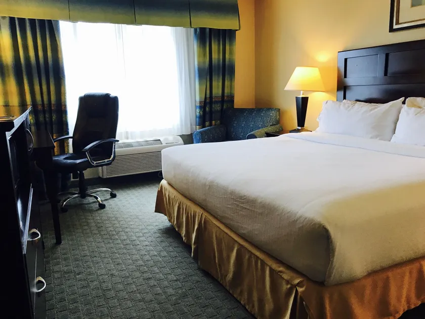 Holiday Inn Express Fort Bragg by IHG - Zimmer