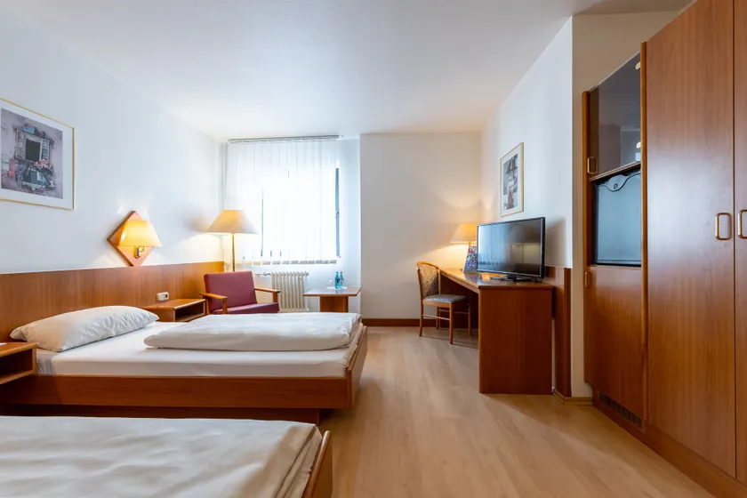 Fly Inn Hotel Frankfurt Airport Rüsselsheim ehemals Trip Inn Hotels - Image 1
