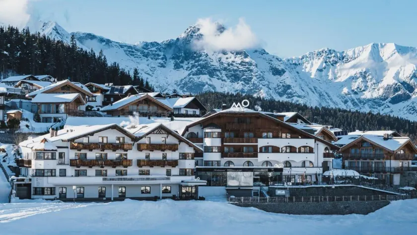 Mountains Hotel - Image 1