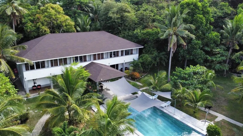 Sunset Cove Beach & Dive Resort - Image 1