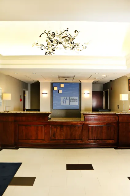 Holiday Inn Express Hotel & Suites - Sumter by IHG - Lobby