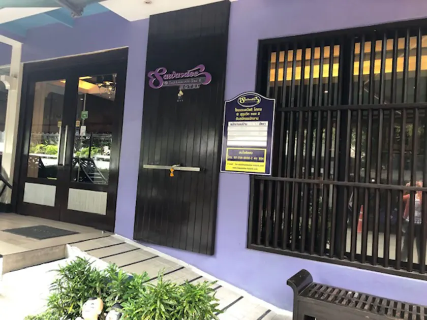Sawasdee Hotel @ Sukhumvit Soi 8 - Inngangsparti