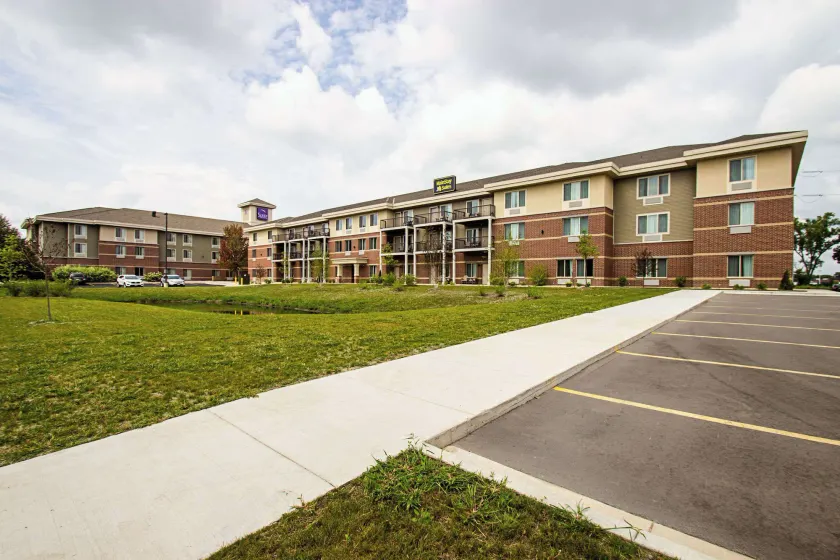 MainStay Suites Madison - Monona - Image 1