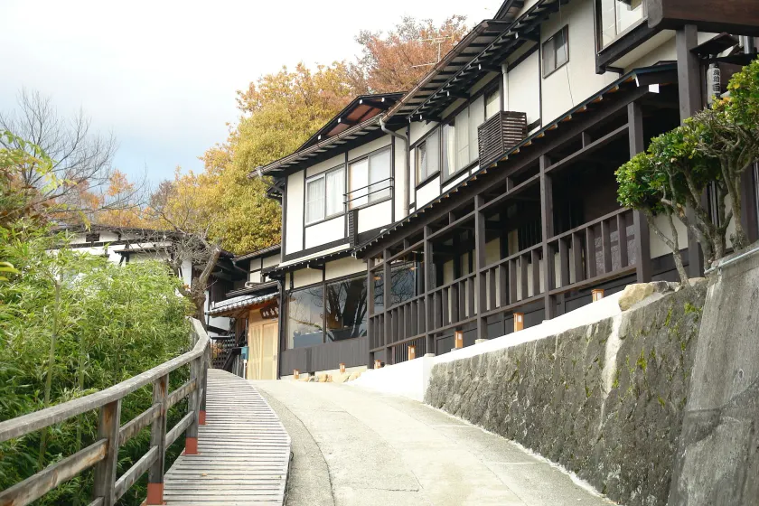 Hidatakayama Futarishizuka Hakuun - Image 1