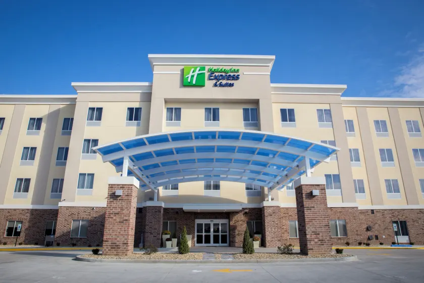 Holiday Inn Express and Suites Edwardsville by IHG - Image 1