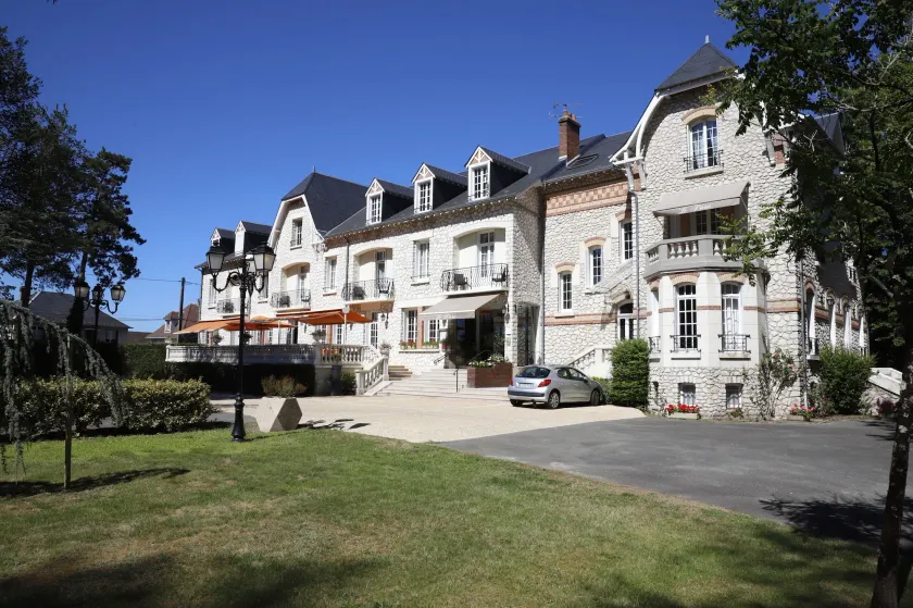 Logis Hôtel Restaurant Le Parc - Image 1