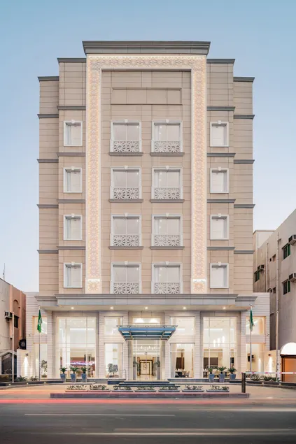 Qamar Hotel Jeddah - Image 1