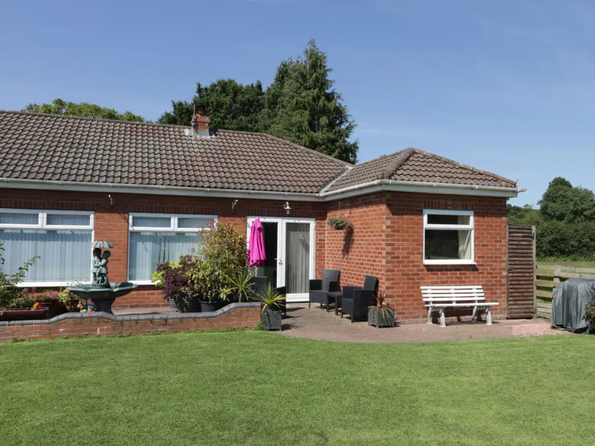 El bungalow, DUNNINGTON - Image 1