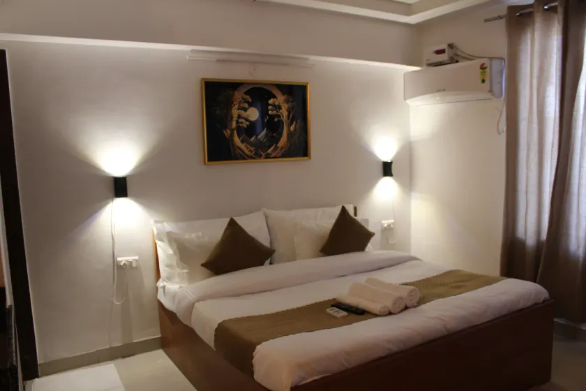 Aura Luxury Studio Near Artemis Hospital - Image 1