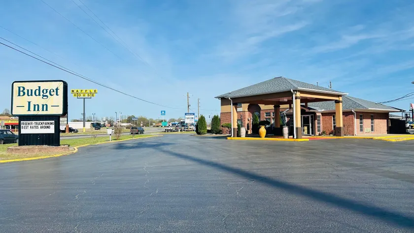 Budget inn beebe - Image 1