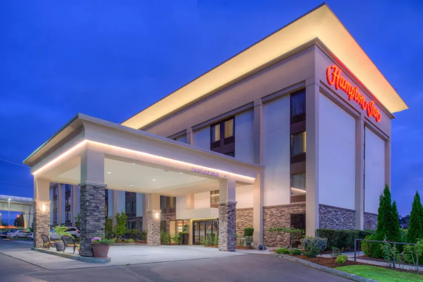 Hampton Inn Seattle-Airport - Image 1