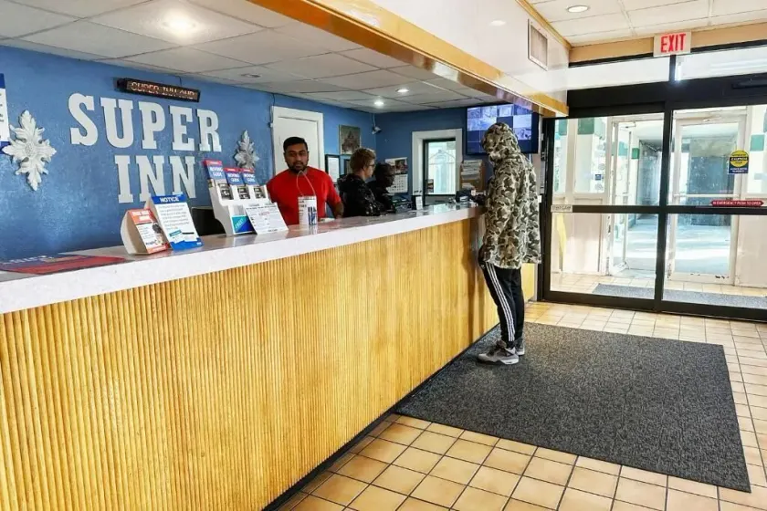 Super Inn And Suites - Lobby