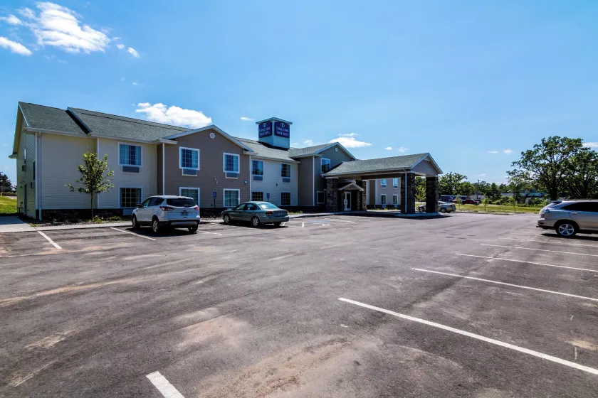 Cobblestone Inn & Suites - Barron - Image 1