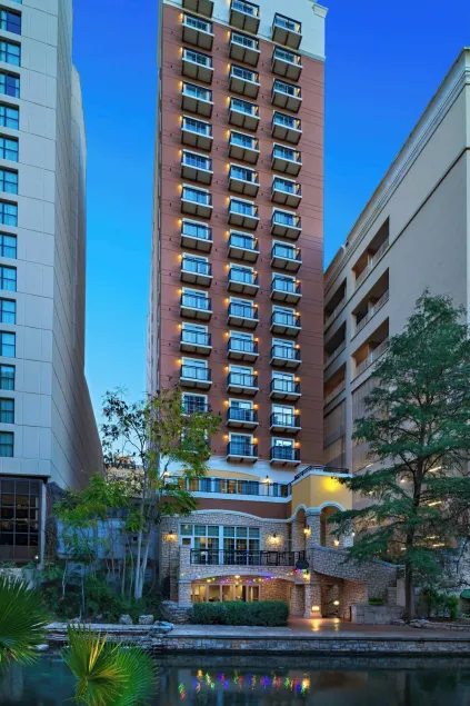 Courtyard by Marriott San Antonio Riverwalk - Image 1