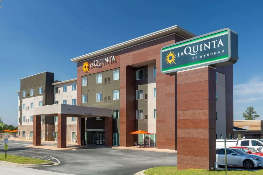 La Quinta Inn & Suites by Wyndham Augusta Fort Eisenhower - Image 1