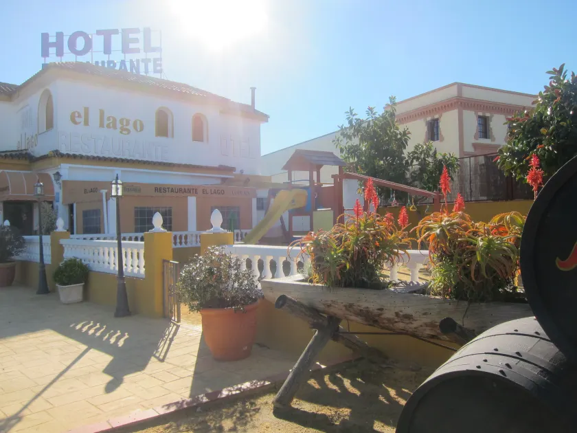 Hotel Restaurante El Lago - Image 1