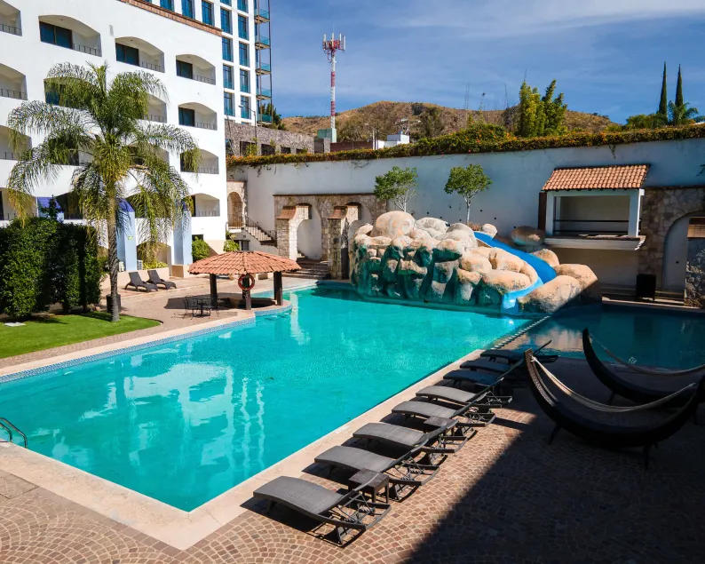 Hotel Gran Plaza & Convention Center - Image 1