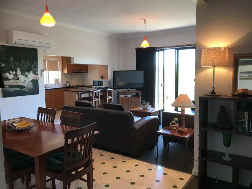 Hill's Creek Holiday Home - Image 1