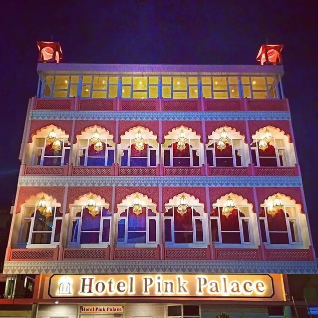 Hotel Pink Palace - Image 1