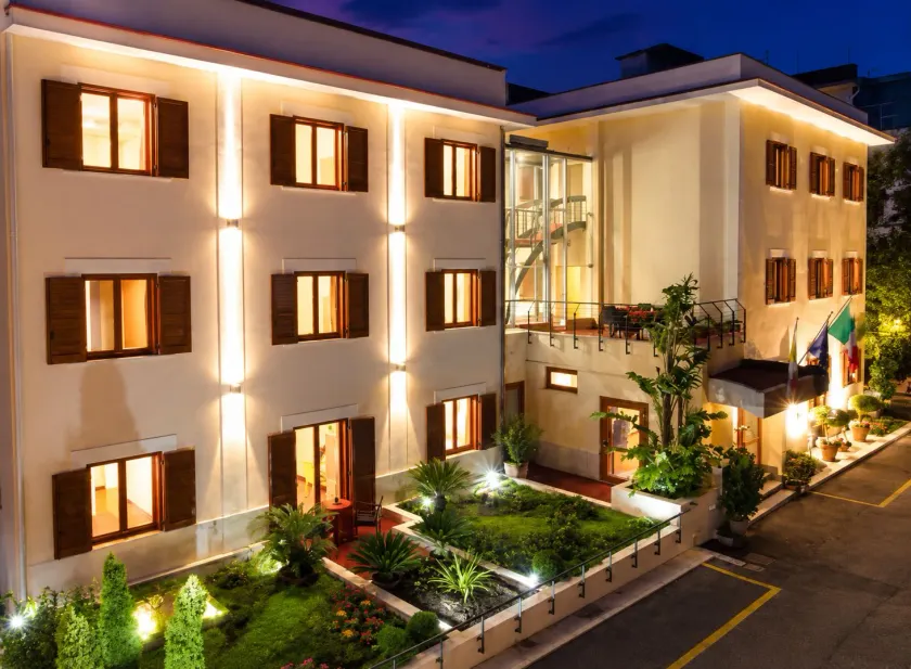 Hotel Diana - Image 1