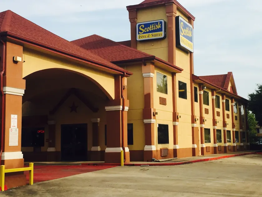 Scottish Inn & Suites Hobby Airport - Image 1
