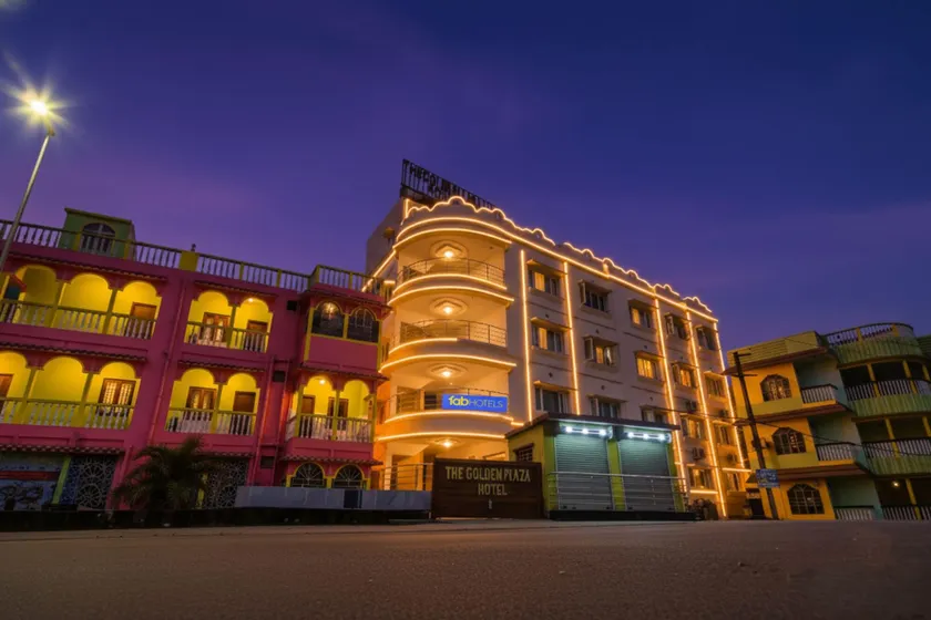 Fabhotel Prime The Golden Plaza - Image 1