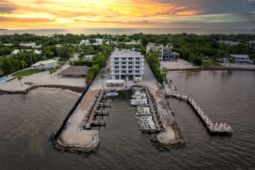 Hadley Resort and Marina - Image 1