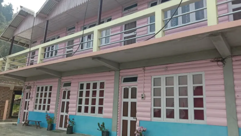 Goroomgo Pink Floyed Homestay Kalimpong - Image 1