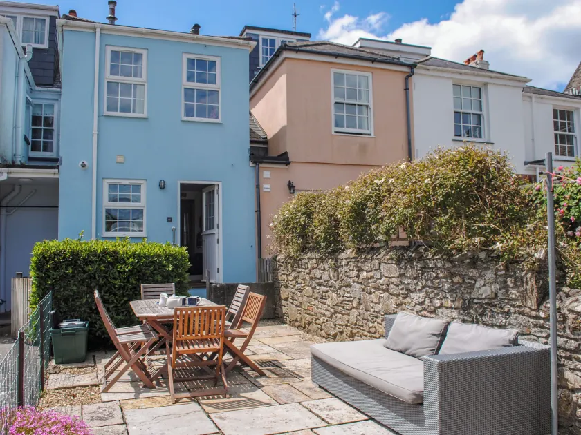 Bumblebee Cottage - Image 1