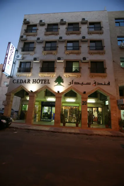 Cedar Hotel - Image 1