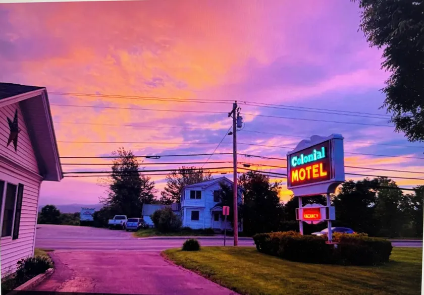 Colonial Motel - Image 1