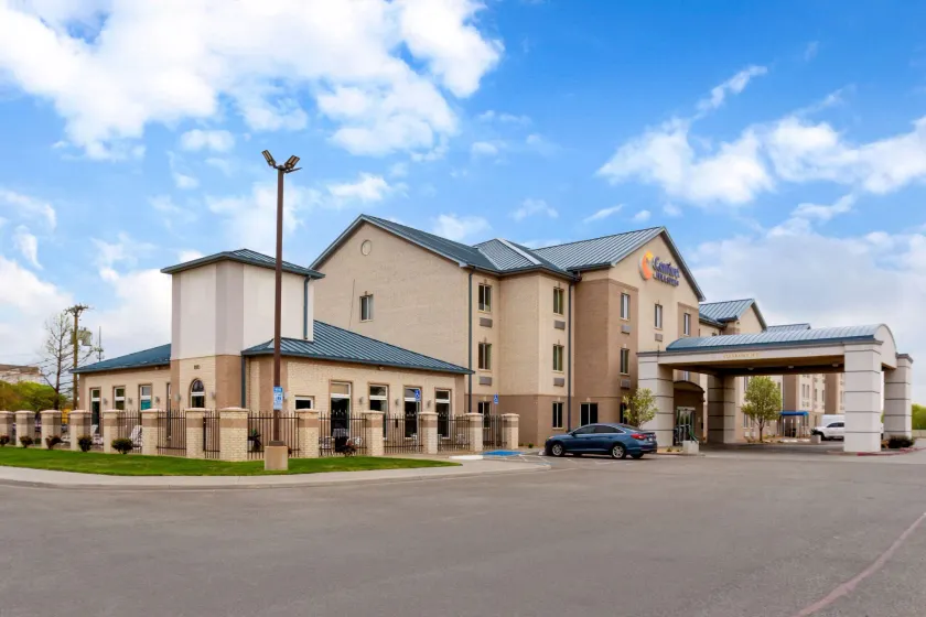 Comfort Inn & Suites Amarillo East - Image 1