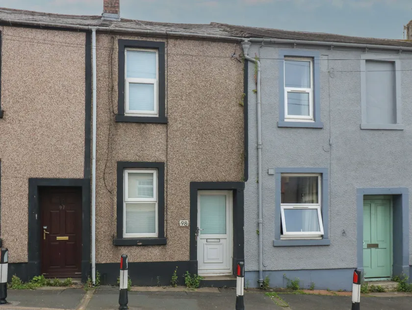 Holly Terrace - 2 Bedrooms - Sleeps 3 - Image 1