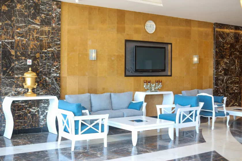 Platinum Park Serviced Apartments - Interior entrance