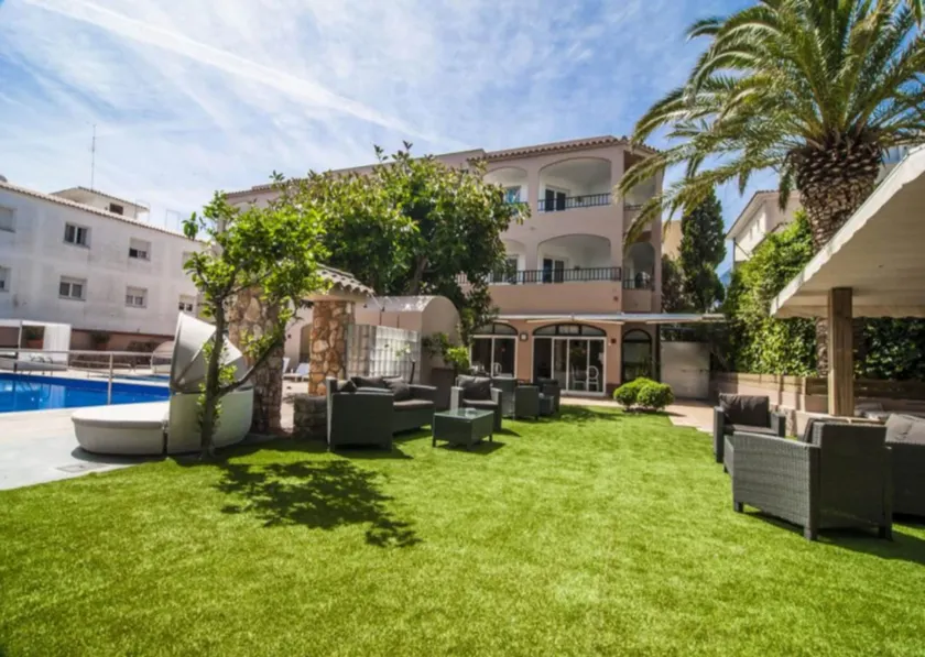 Apartamentos Royal Life - Image 1