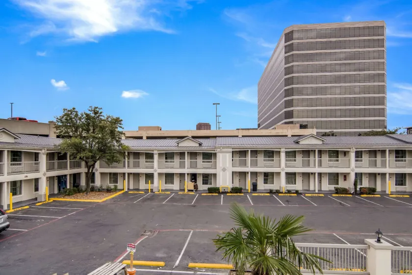Quality Inn & Suites Dallas-Cityplace - Image 1