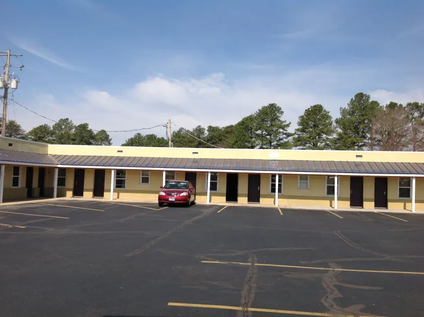 Budget Inn - Image 1