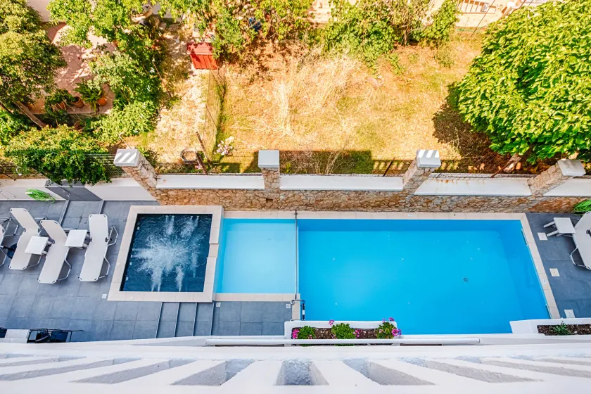 Alexis Hotel - Image 1