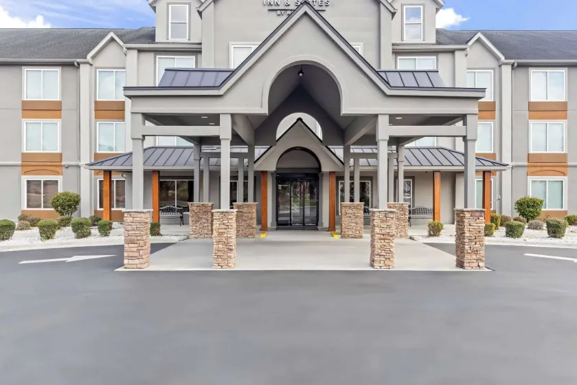 Country Inn & Suites by Radisson, Savannah I-95 North, GA - Image 1
